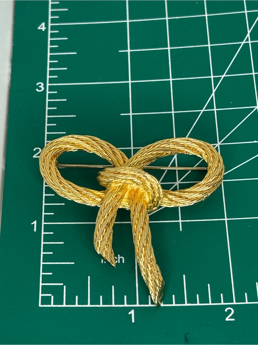 VINTAGE CHRISTIAN DIOR TWISTED KNOT BOW BROOCH - Picture 3 of 3
